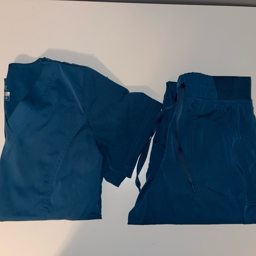 Adar Pro Scrub Set